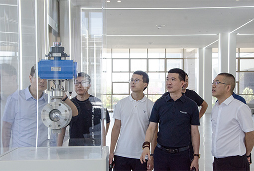 热点新闻 | 温州市经信局副局长丁加力一行莅临浙江888电子调研